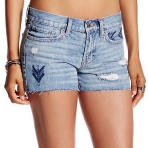 NWT Lucky Brand Cut-Off Arrow Embroidered Shorts
